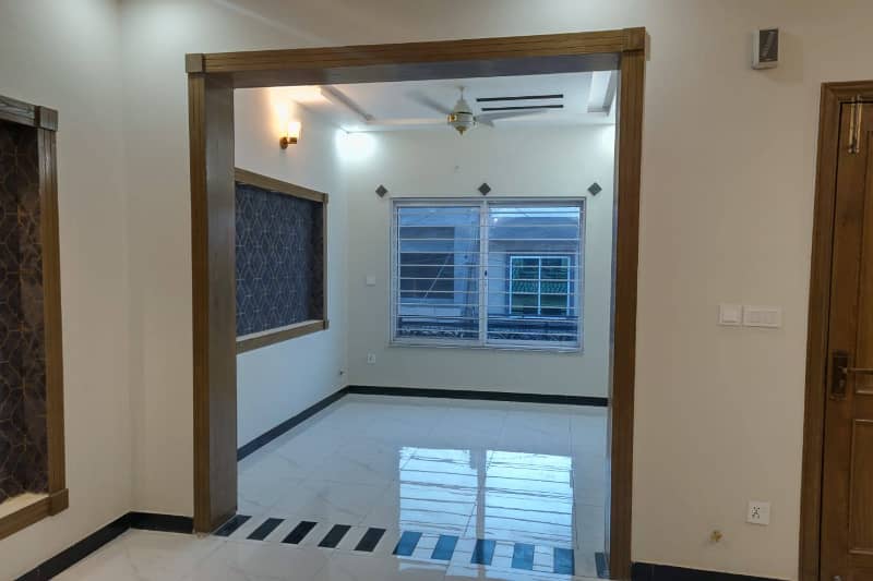 10 Marla Upper Portion For Rent In Pgechs Phase 1 At Very Ideal Location Very Close To Main Road 12