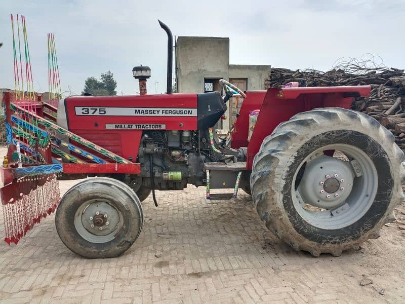 Massey Ferguson 375 Model 2015 0