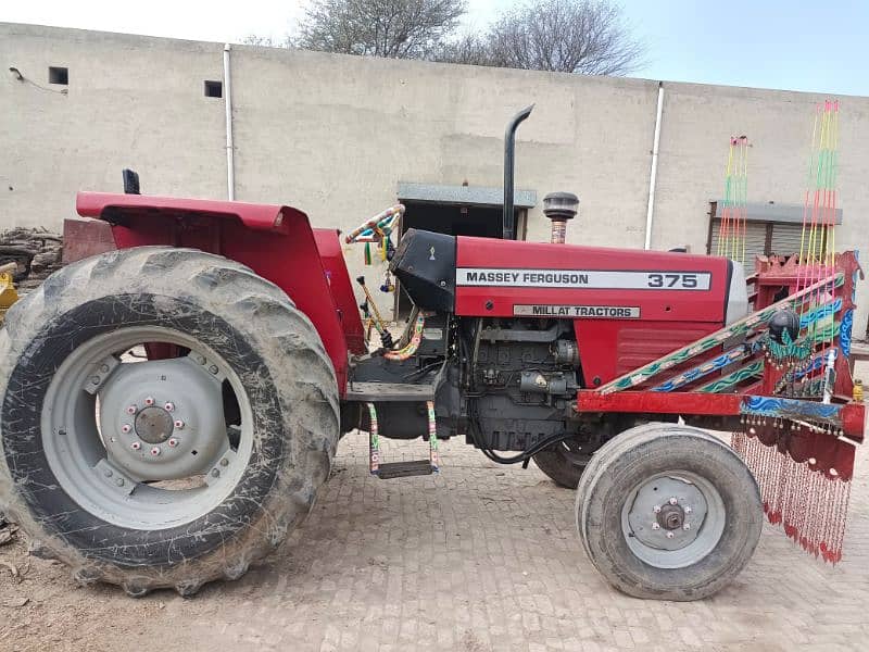 Massey Ferguson 375 Model 2015 4