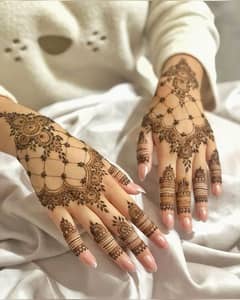 Mendhi Artist