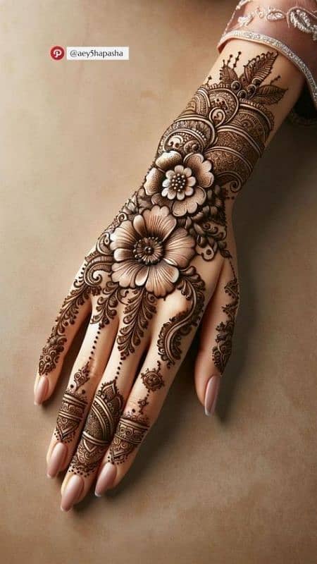 Mendhi Artist 3