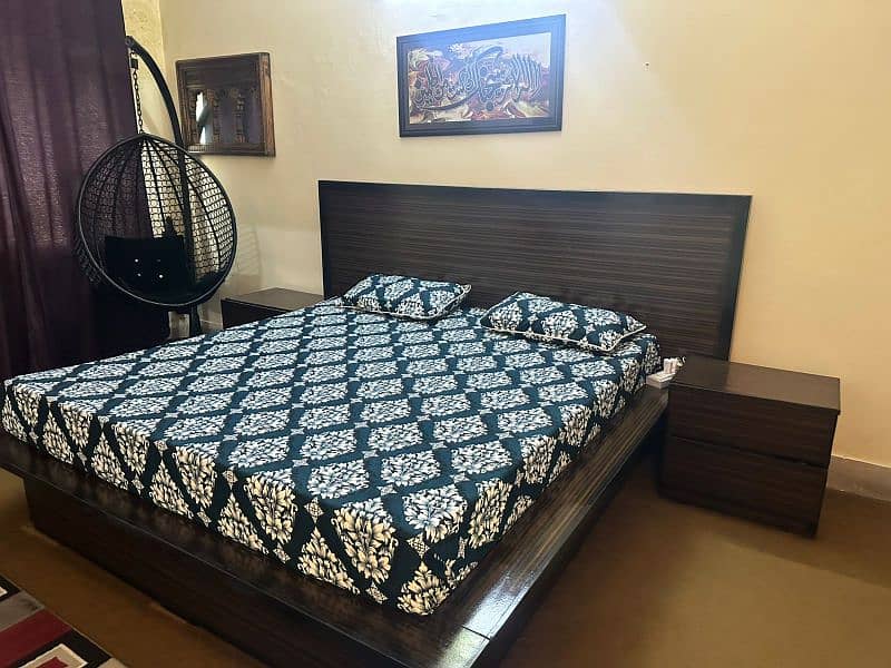 Beautiful Designer Bed with Complete Set 0