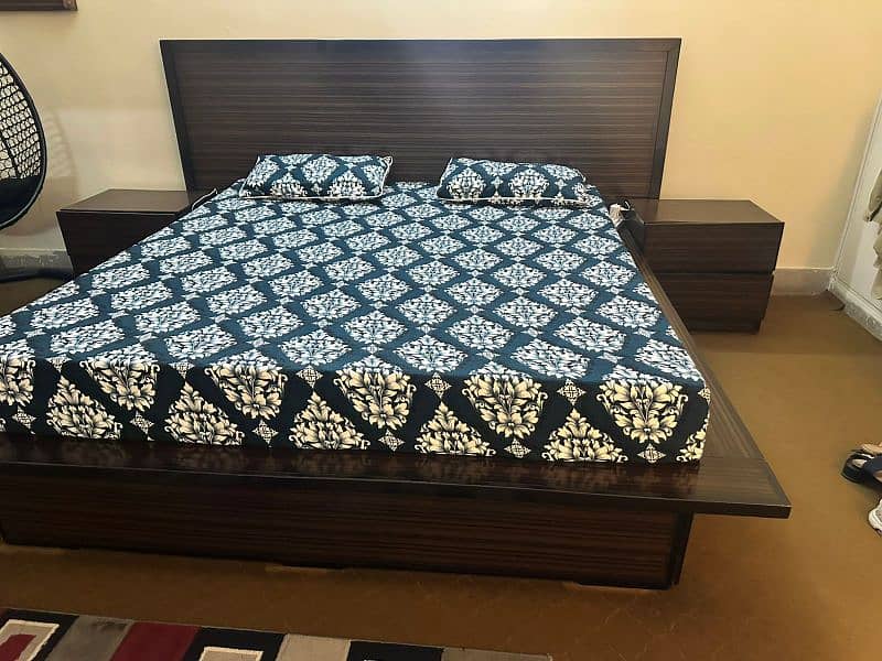 Beautiful Designer Bed with Complete Set 2