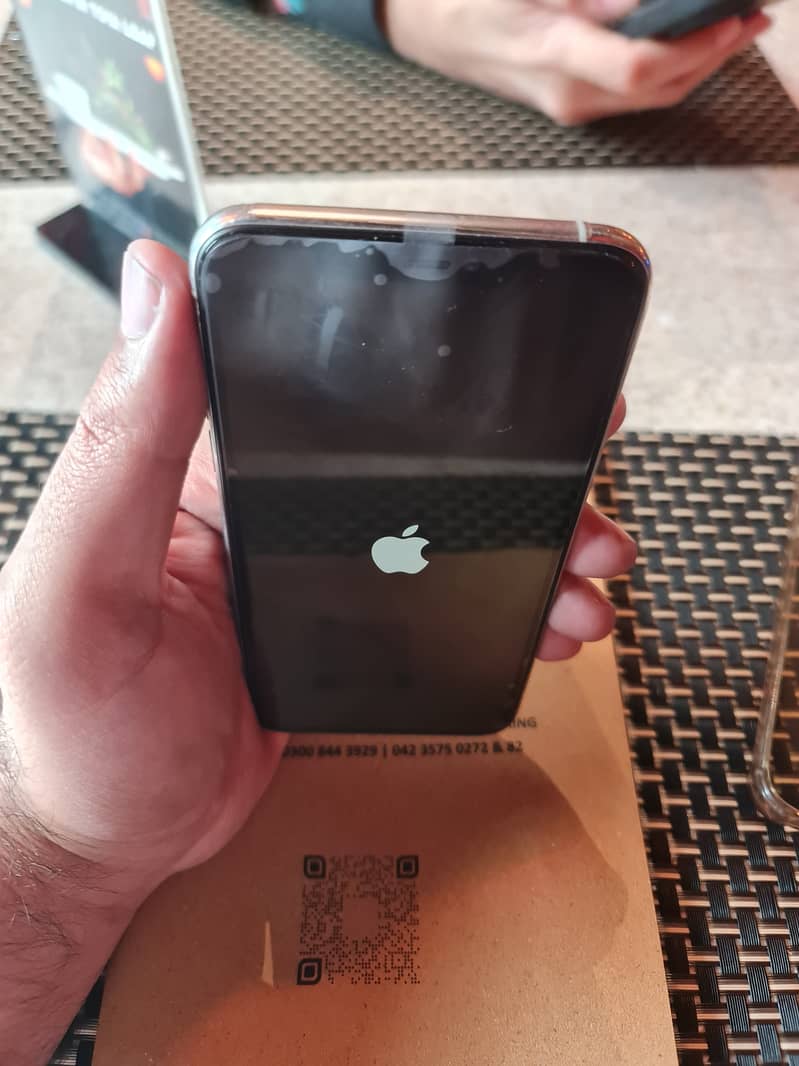 Apple iPhone 11 Pro Max 2