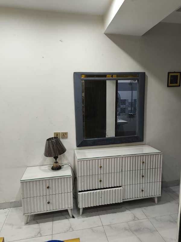 1 Bedroom VIP Full furnish flat per day available in Bahria town Lahore 7