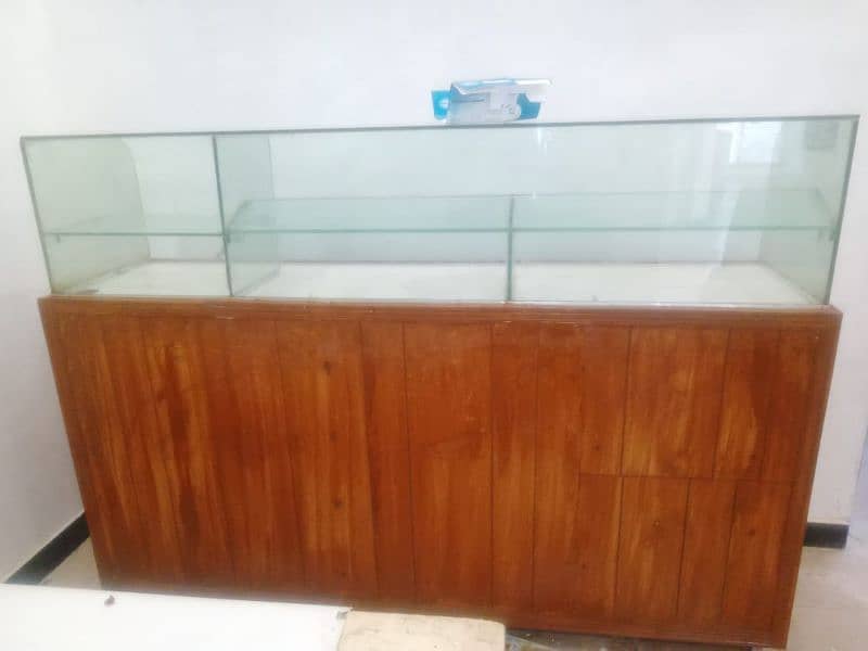 Showcase in good condition 0