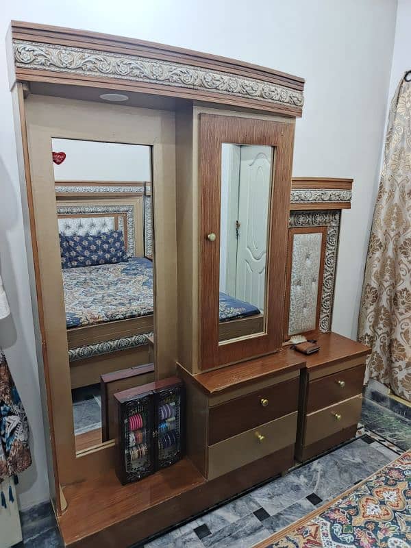 Bed+Dressing+side tables in good condition 4