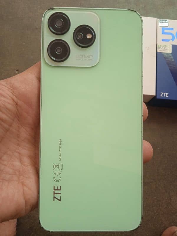 ZTE 18+256  Whatsapp 03212980268 4