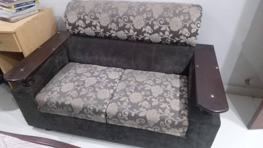 sofa 6 seater. 1