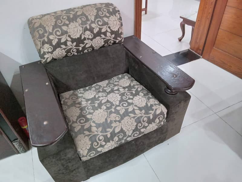 sofa 6 seater. 2