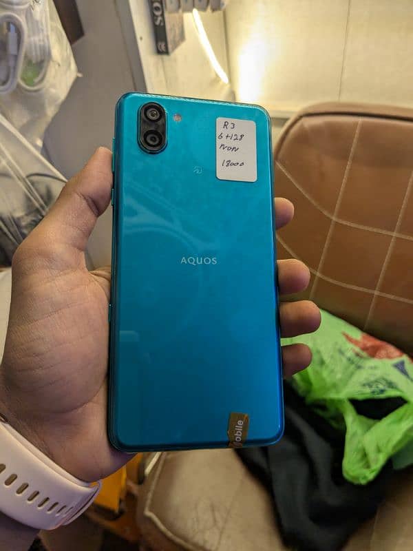 Aquos R3 5