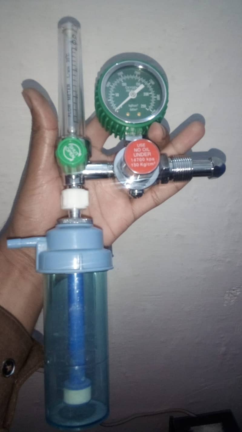 medcal oxygen regulator for sale,brand new just 15 days used, 1