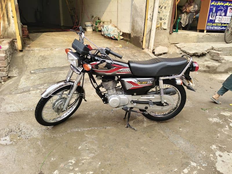 honda 125 2024 black new condition 10/10 3