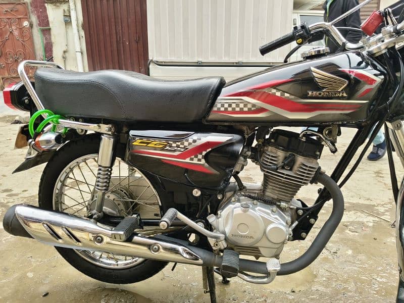 honda 125 2024 black new condition 10/10 4