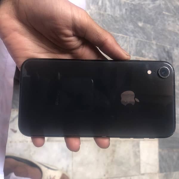 iPhone XR 1