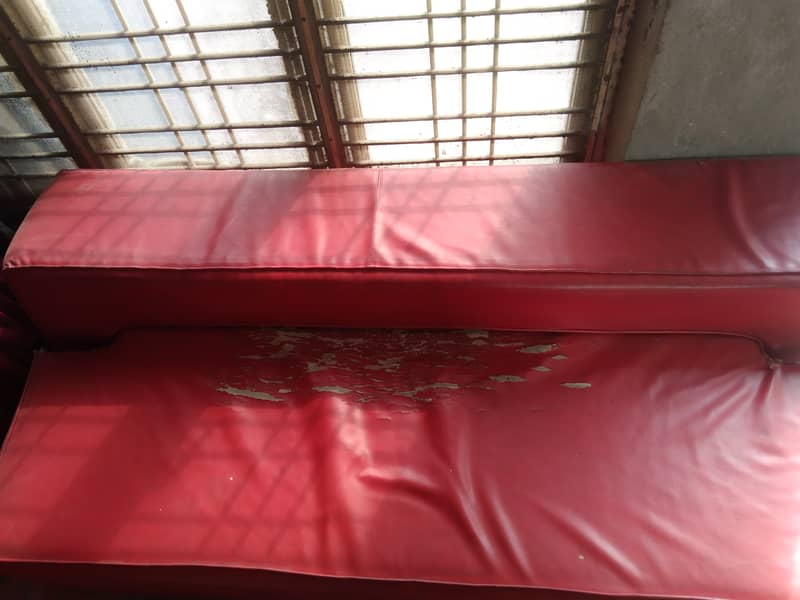 sofa cumbed red color good condition 1