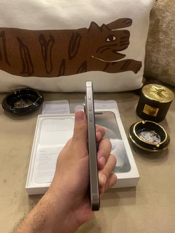 iPhone 15 Pro Max 256gb Natural Titanium ! 8