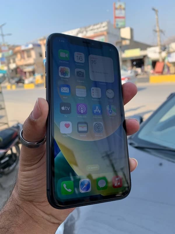 iPhone 11 64 gb condition 10/9 sim working 3