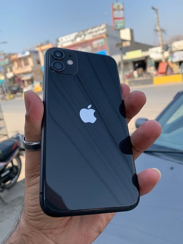 iPhone 11 64 gb condition 10/9 sim working 4