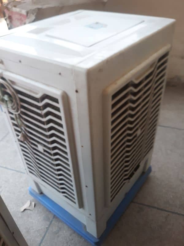 Air Cooler with Ice bottles 3