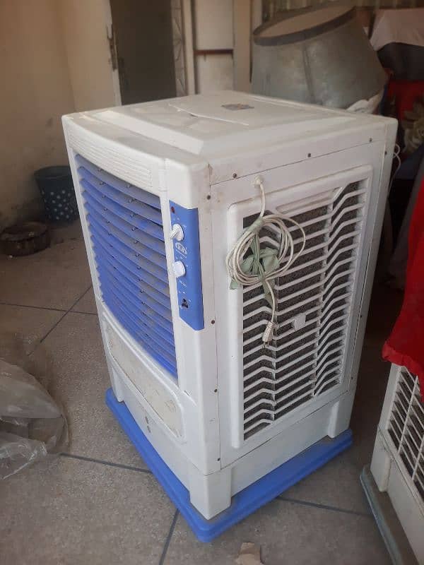 Air Cooler with Ice bottles 4