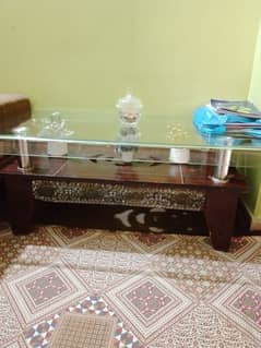 Center mirror nd wood table