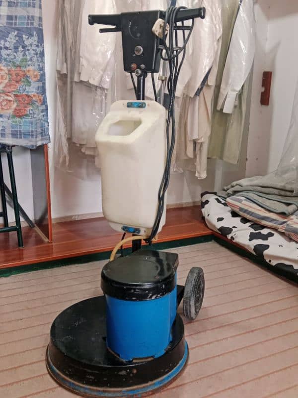 CARPT FLOOR CLEANING MACHION 1