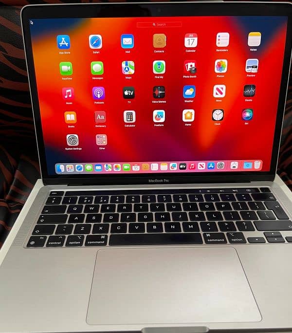 macbook pro late- 2020 16GB RAM, 512GB SSD, Excellent Condition (9/10) 3