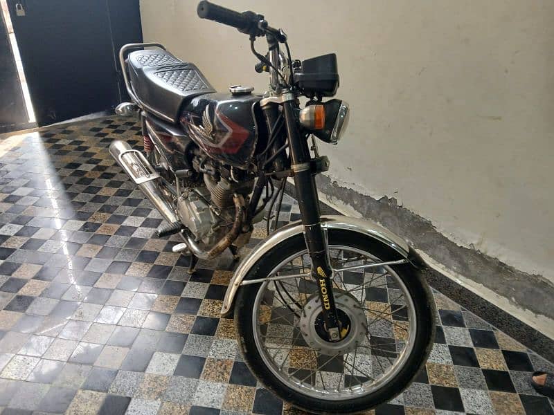 Honda CG125 Argent sale 112000 (0323:411'8535 2