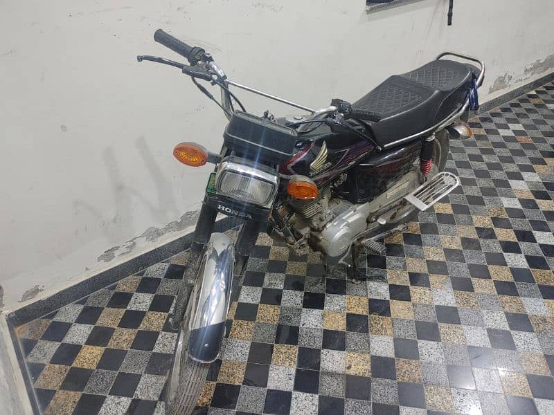 Honda CG125 Argent sale 112000 (0323:411'8535 8