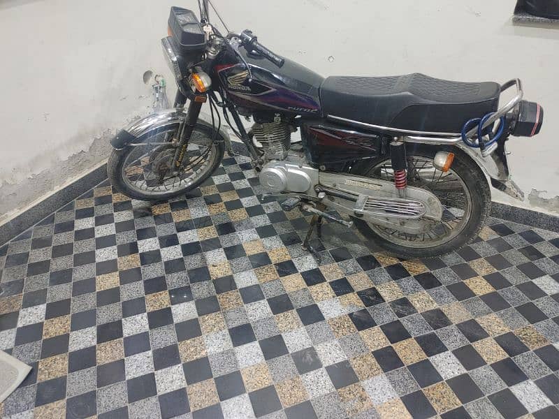 Honda CG125 Argent sale 112000 (0323:411'8535 9