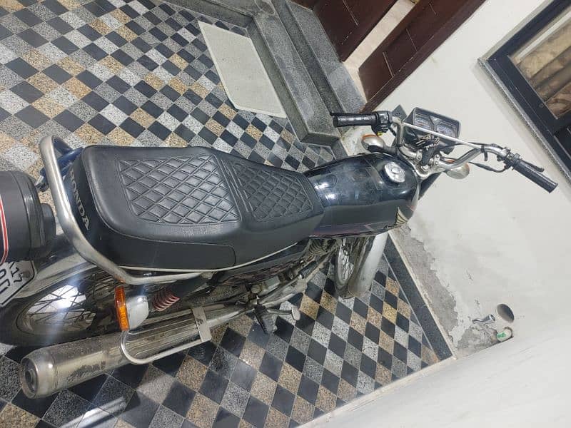 Honda CG125 Argent sale 112000 (0323:411'8535 10