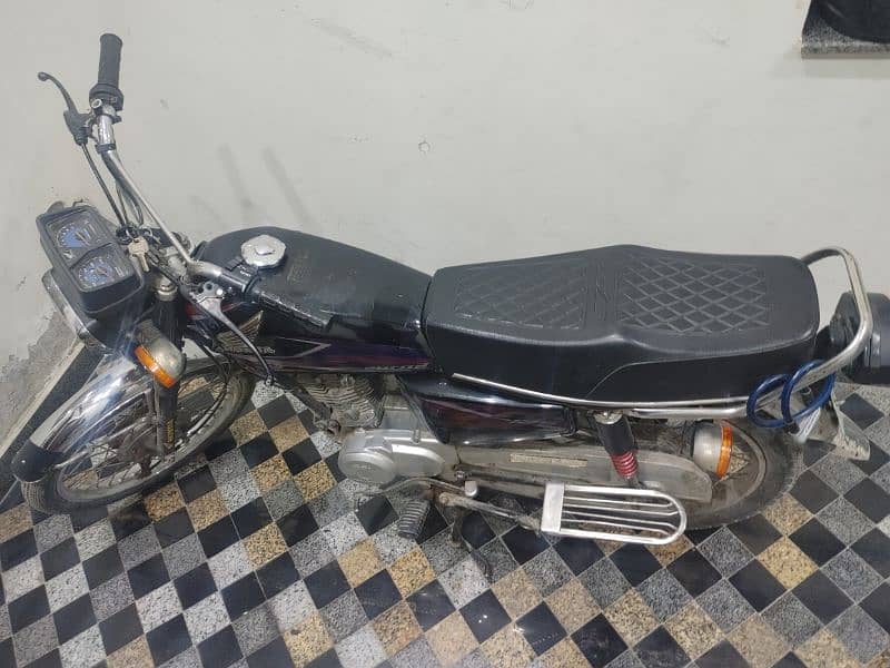 Honda CG125 Argent sale 112000 (0323:411'8535 11