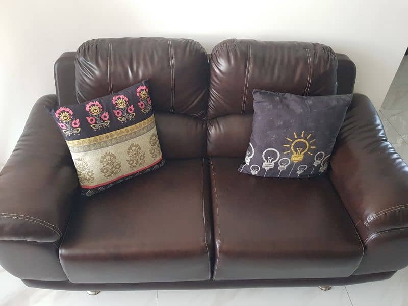 Neat and stylish sofa- Lighy used 0
