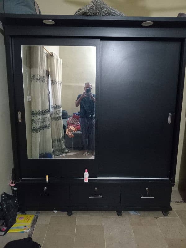 Almari slide door like new 4