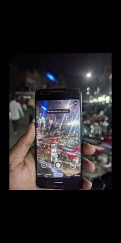 google pixel 3XL 9/10 saf phone camera bhot acha hai