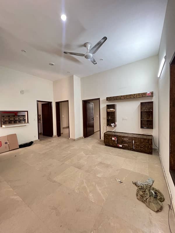 5 Marla Upper Portion for Rent In Johar Town Near Emporium Mall 3