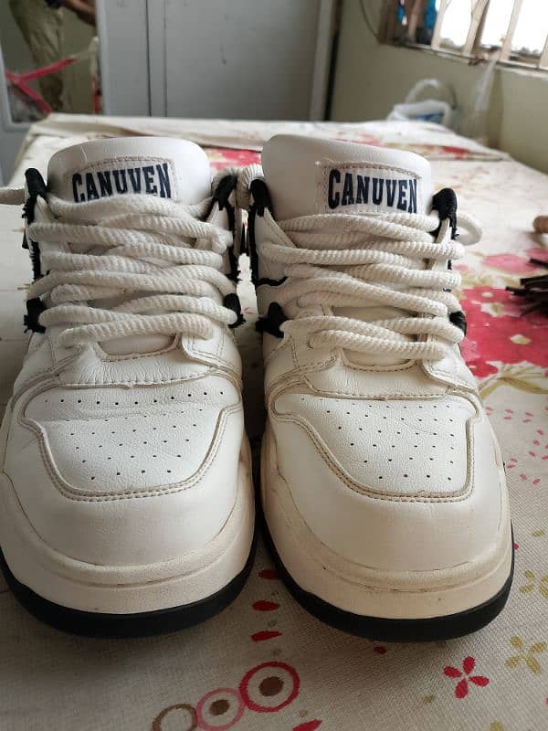 Canuven Shose 1