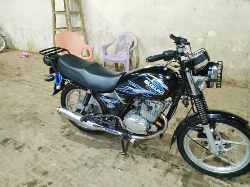 Suzuki GS 150 SE 2022 2