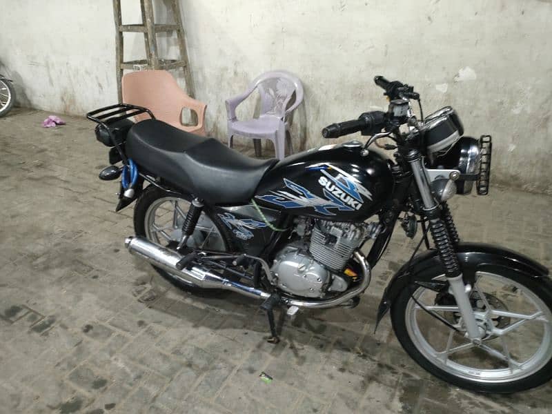 Suzuki GS 150 SE 2022 3