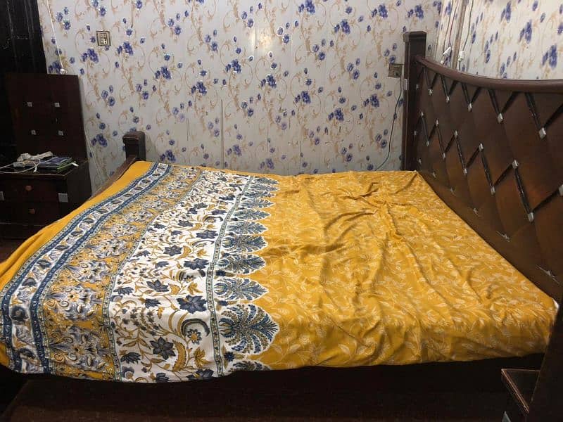 King size bed for sale 10/10 condition with mattress 1