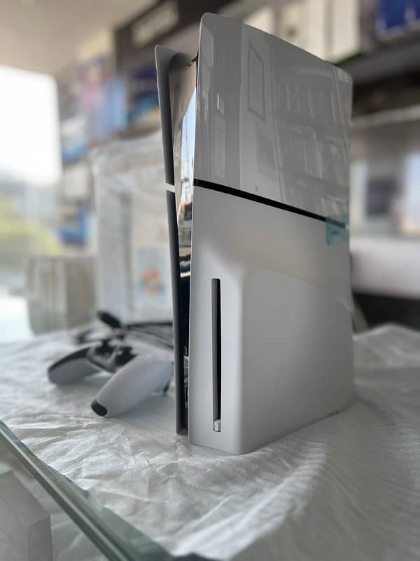 PS5 Slim 1TB uk model complete box 3