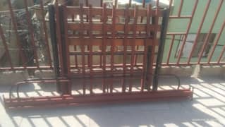 Single iron bed used