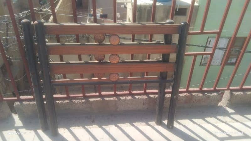 Single iron bed used 2