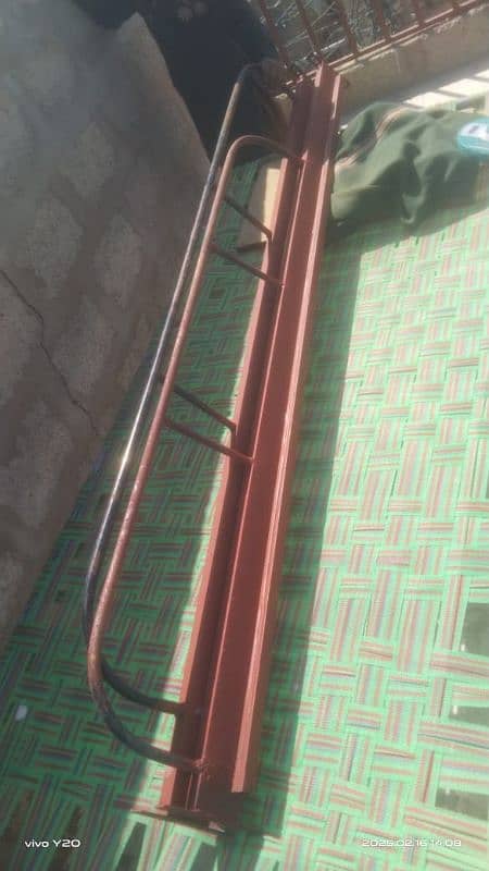 Single iron bed used 4