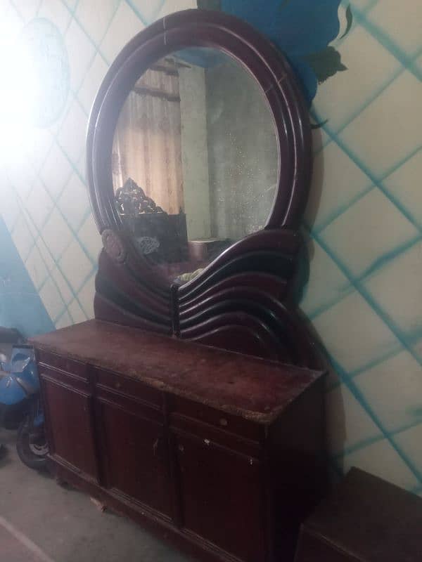 DRESSING TABLE URGENT SALE 3