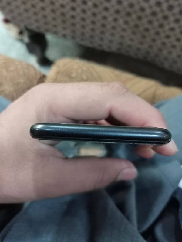 iphone SE 2020 9/10 condition jv phone 1