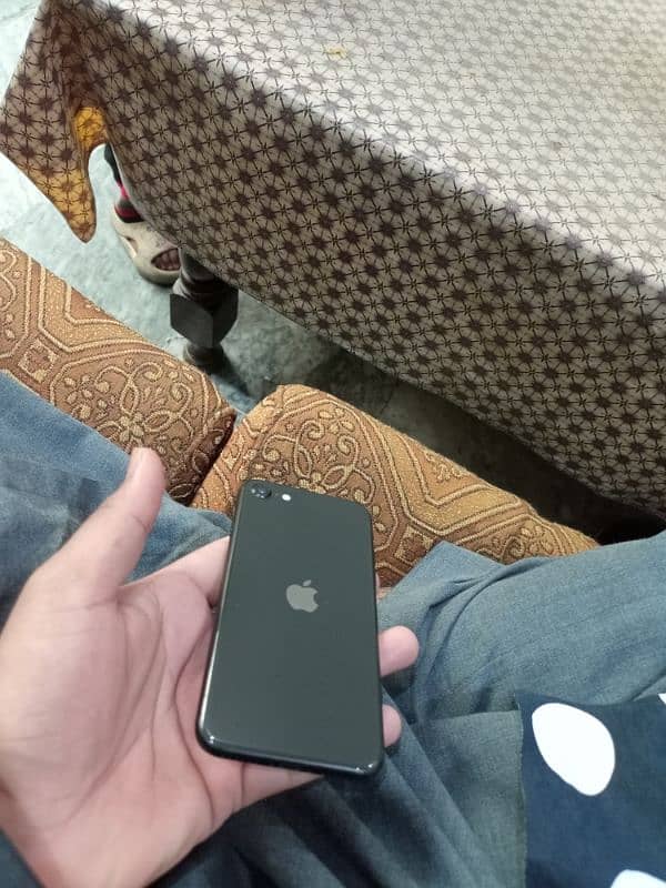 iphone SE 2020 9/10 condition jv phone 6