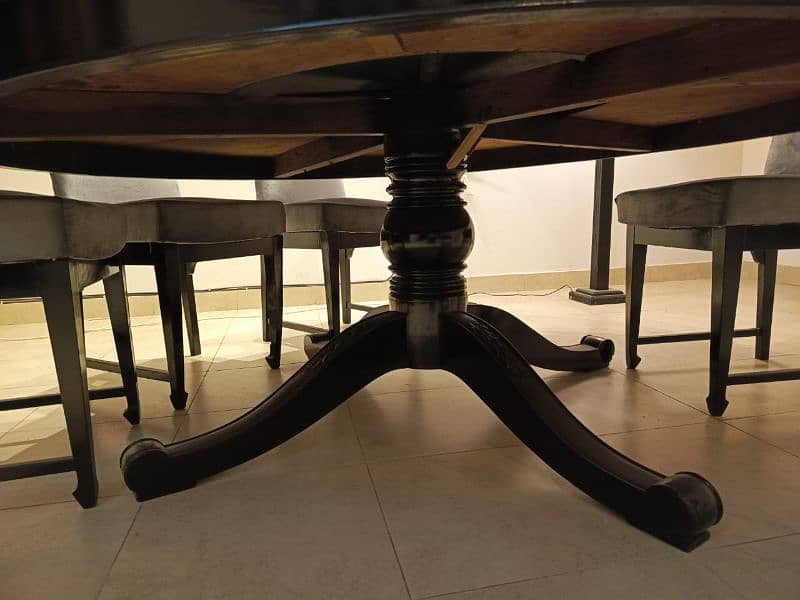 Dining table / 5 seater dining table / Wooden dining table (urgent) 3