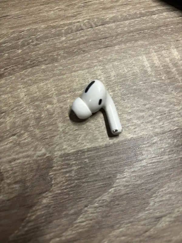 Want to buy Apple Airpod Pro 2 Right Side Ear Only 0
